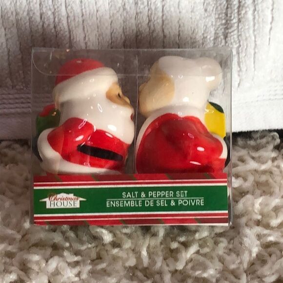 CHRISTMAS HOUSE SALT& PEPPER SHAKERS SANTA & MRS CLAUS - Picture 1 of 4
